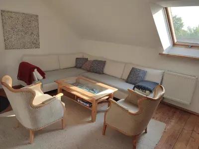 Ein Sitzbereich in der Unterkunft Ferienwohnung auf dem Künstlerhof