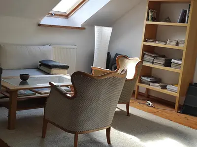 Ein Sitzbereich in der Unterkunft Ferienwohnung auf dem Künstlerhof