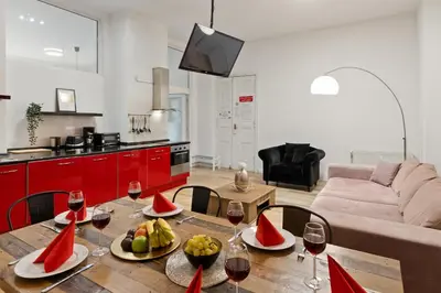 Küche/Küchenzeile in der Unterkunft Your Central Urban Retreat