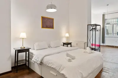 Ein Bett oder Betten in einem Zimmer der Unterkunft Your Central Urban Retreat