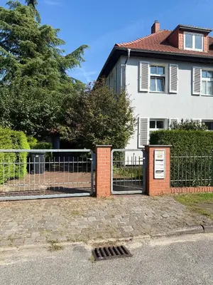 Das Gebäude in dem sich die Ferienwohnung befindet