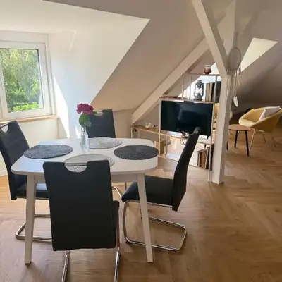 Moderne großzügige Dachgeschosswohnung in Potsdam an den Ravensbergen