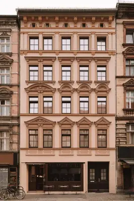 Das Gebäude in dem sich das Aparthotel befindet