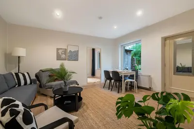 Ein Sitzbereich in der Unterkunft Cosy Remise Apartment Berlin Reinickendorf
