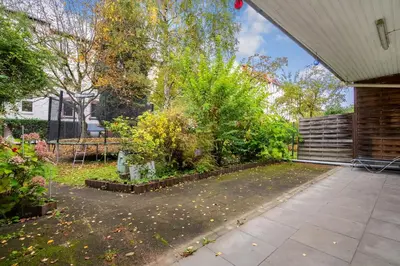 Ein Garten an der Unterkunft Cosy Remise Apartment Berlin Reinickendorf