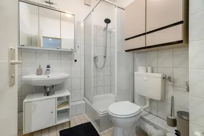 Ein Badezimmer in der Unterkunft Cosy Remise Apartment Berlin Reinickendorf