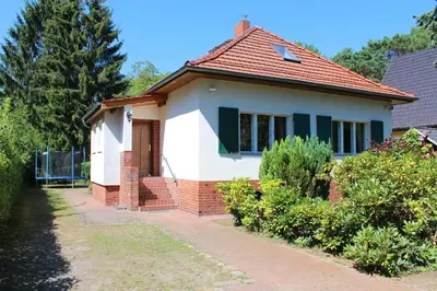 Das Gebäude in dem sich das Ferienhaus befindet