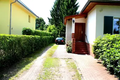 Das Gebäude in dem sich das Ferienhaus befindet