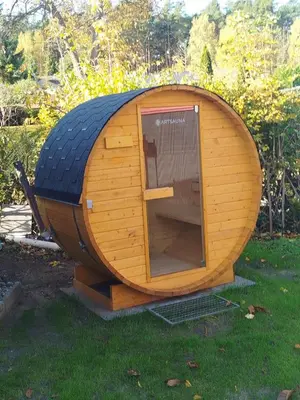 Ein Garten an der Unterkunft Rotes Haus