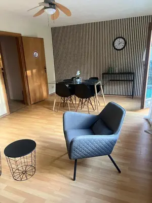 Ein Sitzbereich in der Unterkunft Light-flooded 3-room apartment with balcony