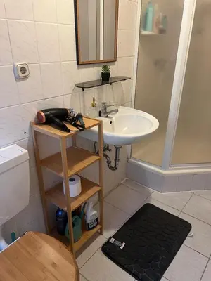 Ein Badezimmer in der Unterkunft Light-flooded 3-room apartment with balcony