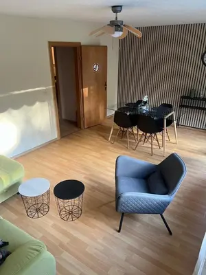 Ein Sitzbereich in der Unterkunft Light-flooded 3-room apartment with balcony