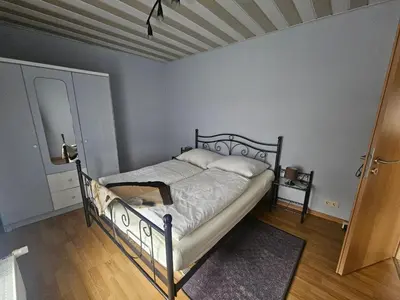 Ein Bett oder Betten in einem Zimmer der Unterkunft Ferienhäuschen in der Nähe der Kirche
