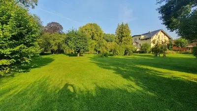 Ein Garten an der Unterkunft Cozy 2-room apartment