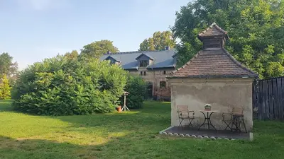 Ein Garten an der Unterkunft Cozy 2-room apartment