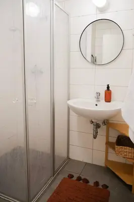 Ein Badezimmer in der Unterkunft Cozy studio 15 minutes from Bad Saarow thermal bath
