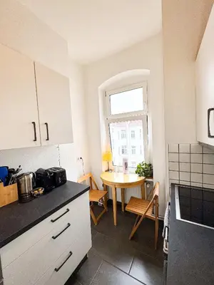 Grundriss der Unterkunft Bright Apartment with Balcony in Central Neukolln