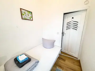 Grundriss der Unterkunft Bright Apartment with Balcony in Central Neukolln