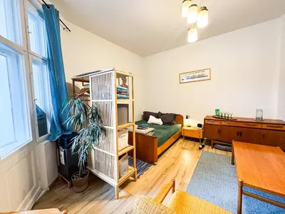 Grundriss der Unterkunft Bright Apartment with Balcony in Central Neukolln