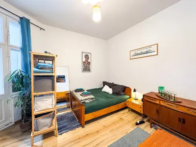 Grundriss der Unterkunft Bright Apartment with Balcony in Central Neukolln