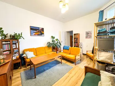 Grundriss der Unterkunft Bright Apartment with Balcony in Central Neukolln
