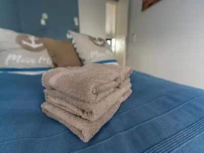 Ein Bett oder Betten in einem Zimmer der Unterkunft Havel Houseboat Serenity