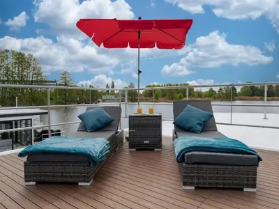 Ein Balkon oder eine Terrasse in der Unterkunft Havel Houseboat Serenity