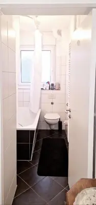 Ein Badezimmer in der Unterkunft Tripplezimmer mit Garten, Kicker und Grill