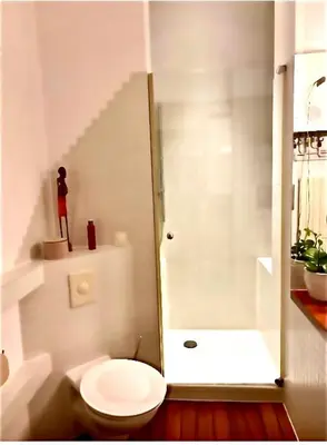 Ein Badezimmer in der Unterkunft Elegantes City-Apartment mit Berliner Flair in Friedenau