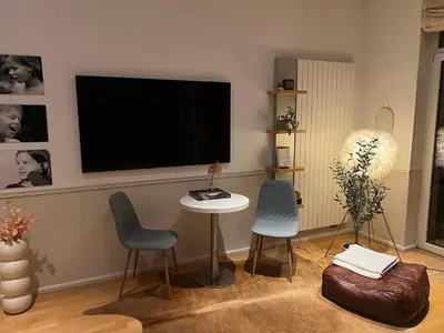 TV/Unterhaltungsangebot in der Unterkunft Elegantes City-Apartment mit Berliner Flair in Friedenau