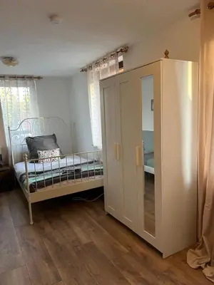 Ein Bett oder Betten in einem Zimmer der Unterkunft Light-flooded 2-room apartment with balcony