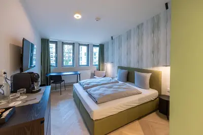 Ein Bett oder Betten in einem Zimmer der Unterkunft qnorke Hotel