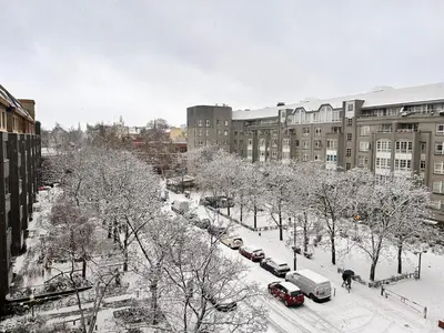 1 Zimmer mit Aussicht und 1 Zimmer mit Balkon in 4 Zimmer Wohnung, Szene, Parks und Top Lage im Winter