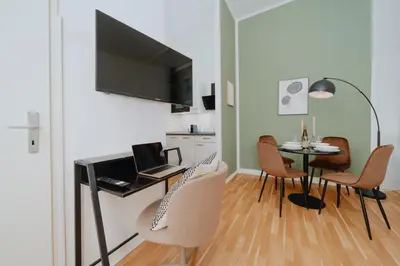 TV/Unterhaltungsangebot in der Unterkunft Homely Berlin - Quiet Apartment near Schönhauser Allee