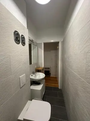 Ein Badezimmer in der Unterkunft Gemütliche Zwei-Zimmer-Wohnung in bester Kiez-Lage