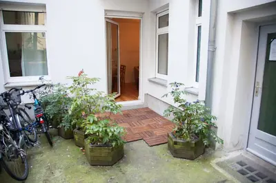 Ein Garten an der Unterkunft Gemütliche Zwei-Zimmer-Wohnung in bester Kiez-Lage