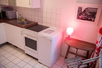 Küche/Küchenzeile in der Unterkunft Gemütliche Zwei-Zimmer-Wohnung in bester Kiez-Lage