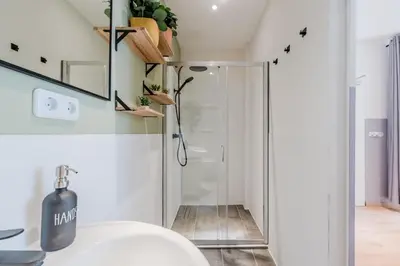 Ein Badezimmer in der Unterkunft Central City Stay & Self Check-In