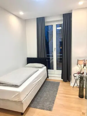 Ein Bett oder Betten in einem Zimmer der Unterkunft Traumhaft großes Apartment im Herzen Berlins