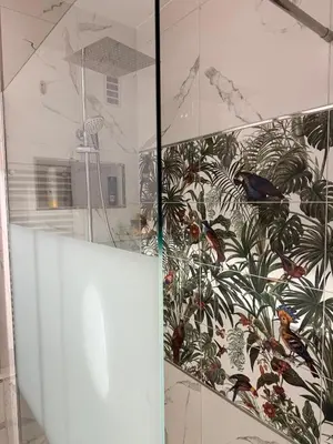 Ein Badezimmer in der Unterkunft Berlin City West Lux Appartement KuDamm Adenauerplatz centrally located family group friendly Netflix
