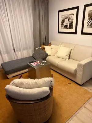 Ein Sitzbereich in der Unterkunft Berlin City West Lux Appartement KuDamm Adenauerplatz centrally located family group friendly Netflix
