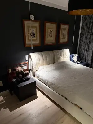 Ein Bett oder Betten in einem Zimmer der Unterkunft Berlin City West Lux Appartement KuDamm Adenauerplatz centrally located family group friendly Netflix