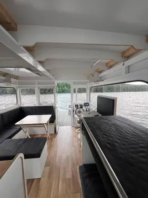 Ein Bett oder Betten in einem Zimmer der Unterkunft Hausboot Rollyboot Evolution 2