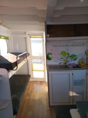 Küche/Küchenzeile in der Unterkunft Hausboot Rollyboot Evolution 2
