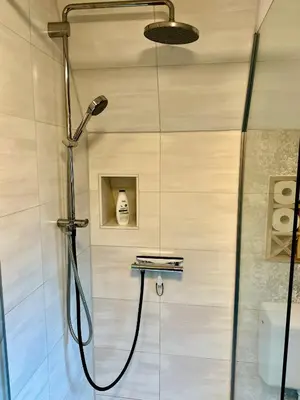 Ein Badezimmer in der Unterkunft Finnhütte Louise am Storkower See