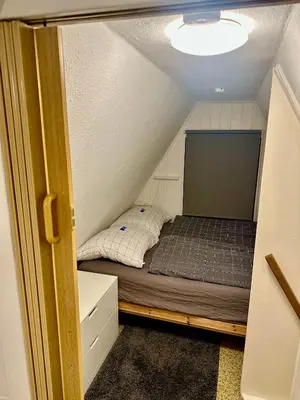 Ein Bett oder Betten in einem Zimmer der Unterkunft Finnhütte Louise am Storkower See