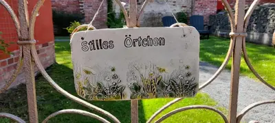 Ein Garten an der Unterkunft Pension Am Dorfanger