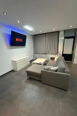 TV/Unterhaltungsangebot in der Unterkunft Urban Eastside Apartment - Berlin Friedrichshain near Ostkreuz
