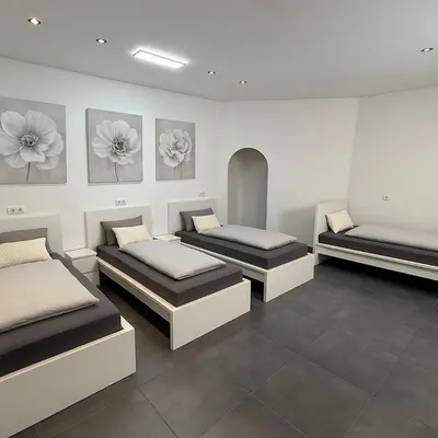 Ein Bett oder Betten in einem Zimmer der Unterkunft Urban Eastside Apartment - Berlin Friedrichshain near Ostkreuz