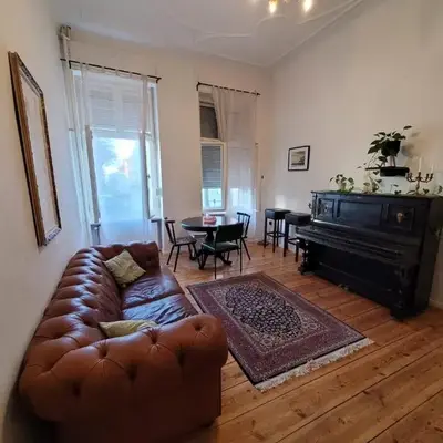 Charming Altbau Apartment with High Ceilings & Historic Flair in Berlin-Mitte